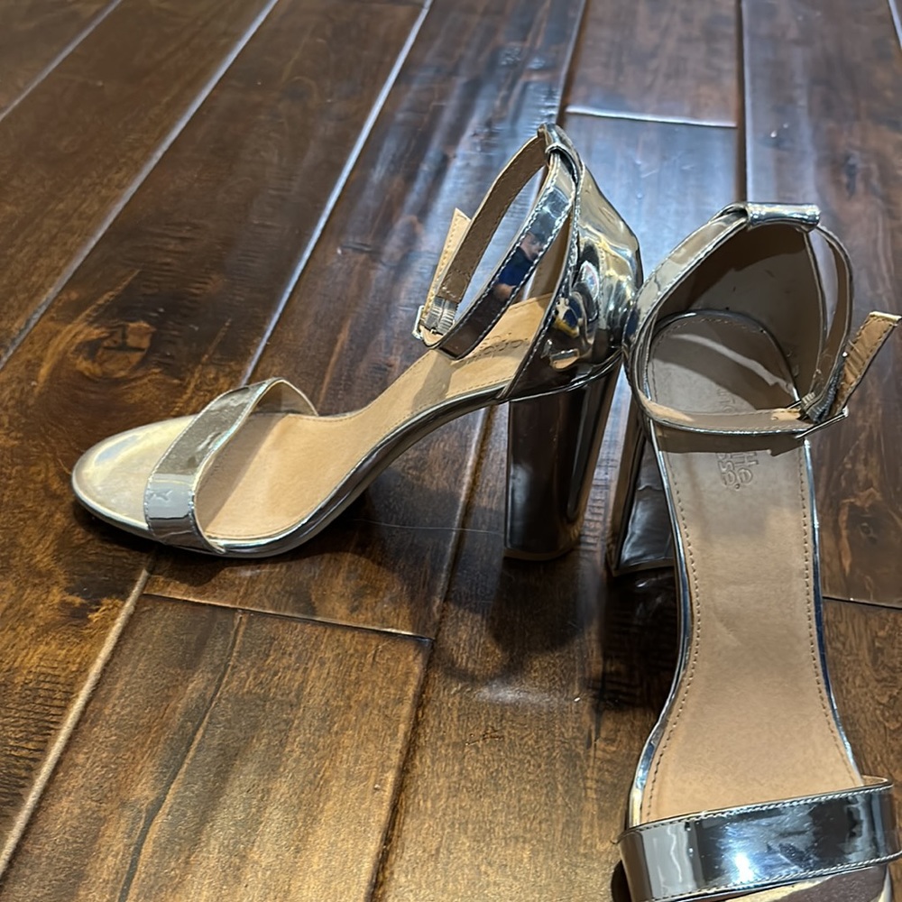 High heels - Picture 2 of 3